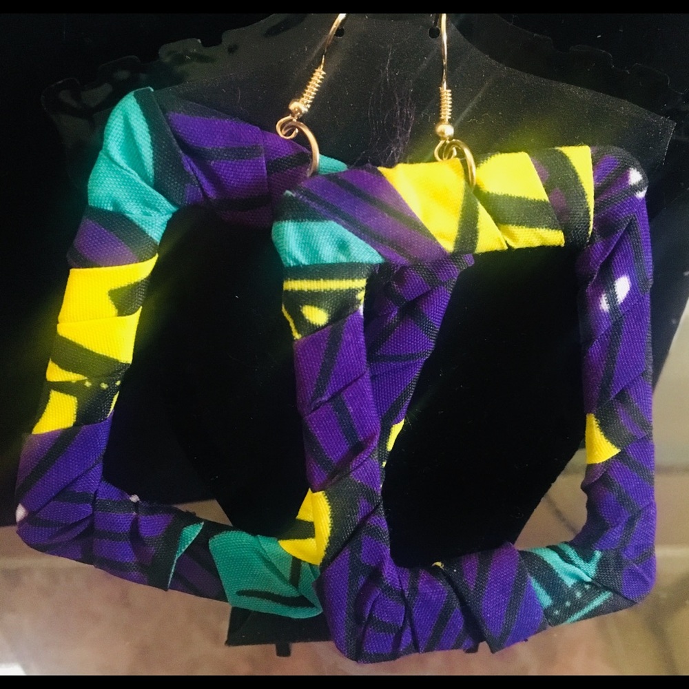 🔥BEAUTIFUL PURPLE FABRIC Rectangle EARRINGS🔥NEW IN ORIGINAL PACKAGING - Picture 4 of 8